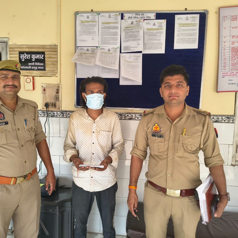 हापुड़ में चेकिंग के दौरान अवैध-चाकू के साथ युवक गिरफ्तार:दिल्ली-मुरादाबाद हाईवे पर पकड़ा गया, पहले से तीन मुकदमे दर्ज