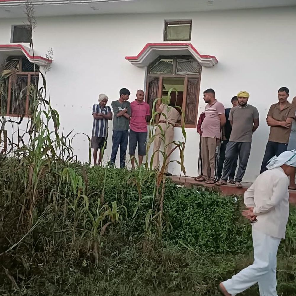 सुल्तानपुर में दो घरों में ग्रिल काटकर घुसे चोर:लाखों के जेवर और नकदी उड़ाई, सीओ और फॉरेंसिक टीम ने मौके पर पहुंचकर जुटाए साक्ष्य