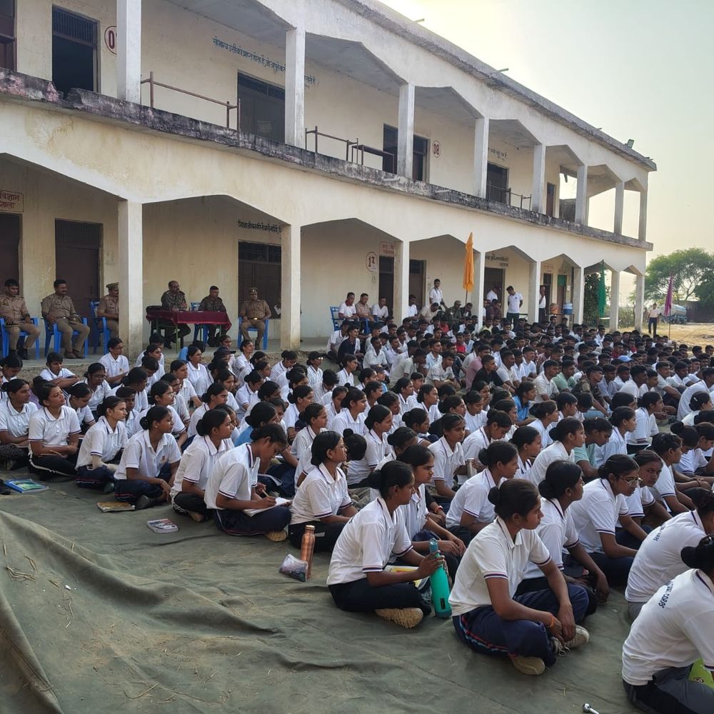 जालौन में जागरूकता कार्यक्रम:एनसीसी कैडेट्स को दिए साइबर सुरक्षा के टिप्स, ऑनलाइन ठगी से बचने के बताए उपाय