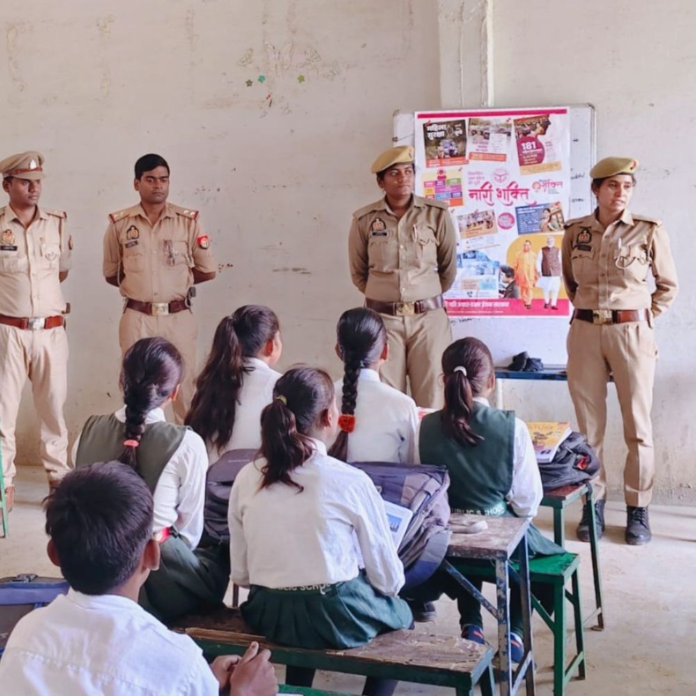 प्रतापगढ़ में मिशन शक्ति कार्यक्रम आयोजित:कुंडा पुलिस ने दी सुरक्षा जानकारी, स्कूली छात्राओं को बताए कानूनी अधिकार