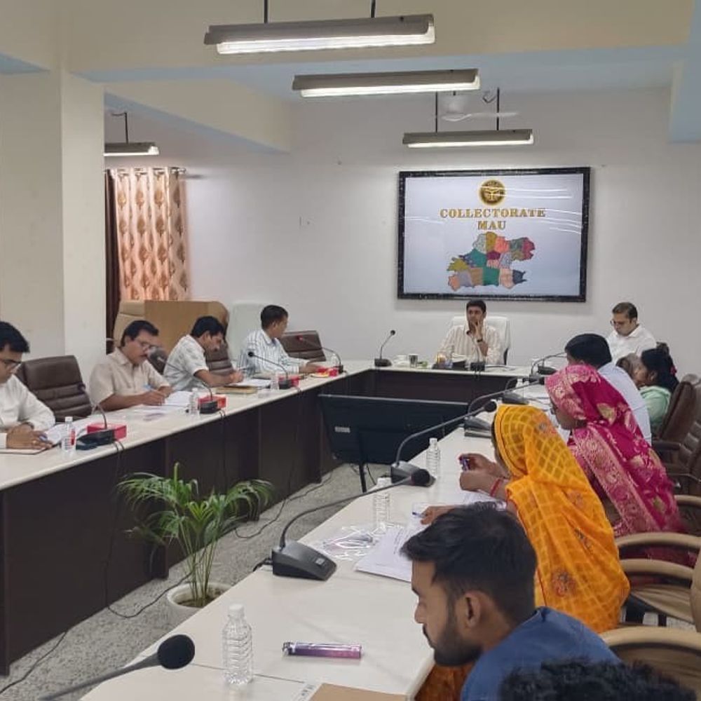 मऊ में कोल्ड स्टोरेज की जांच होगी:बैठक में डीएम दिए आदेश, मानक पूरे न होने पर होगी कार्रवाई
