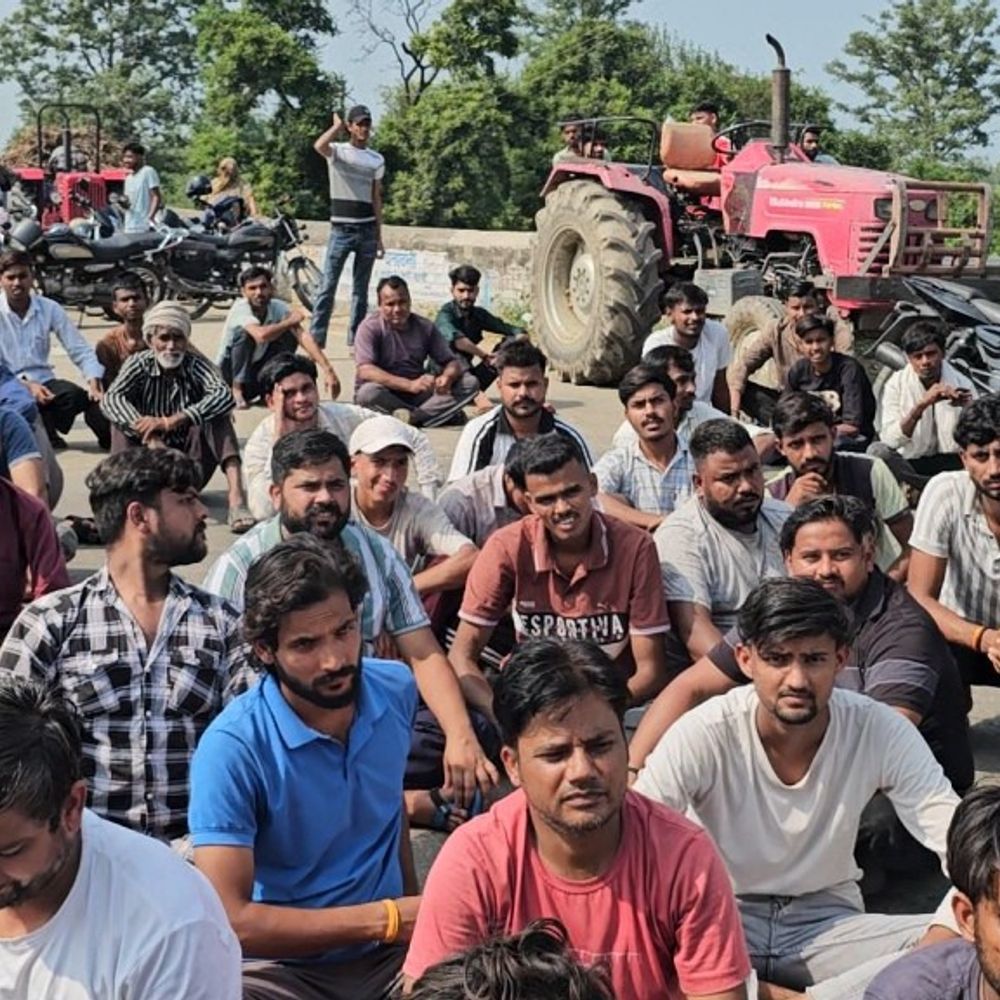 मेरठ में 4 श्रद्धालुओं की मौत के बाद आक्रोश:कांवड़ पटरी मार्ग पर घरवालों ने लगाया जाम, 50 लाख रुपए मुआवजा मांगा