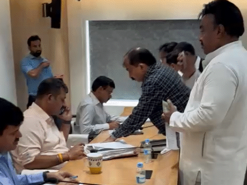 LDA में लगी जनता अदालत, पहुंचे फरियादी:बता रहे रजिस्ट्री की समस्याएं, सुबह 10 से दोपहर 2 बजे तक होगी सुनवाई
