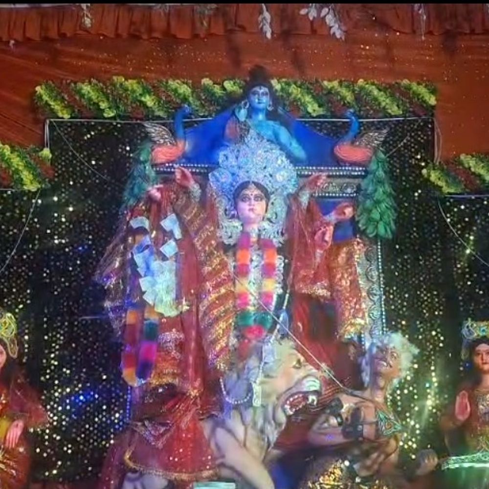 नवरात्रि के चौथे दिन मां कूष्मांडा की पूजा:दुर्गा पंडालों में उमड़ी श्रद्धालुओं की भीड़, धार्मिक झांकियां और सांस्कृतिक प्रस्तुतियां बनीं आकर्षण