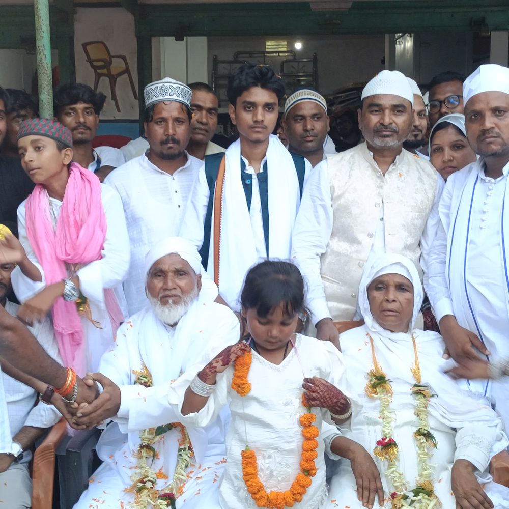 हज यात्रा पर रवाना हुए यूसुफ और नूरबानो