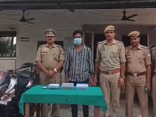 लखनऊ में लूट के आरोपी को पुलिस ने पकड़ा:3 वारदातों का खुलासा; 5 हजार नकद, चांदी के जेवर, मोबाइल और बाइक बरामद