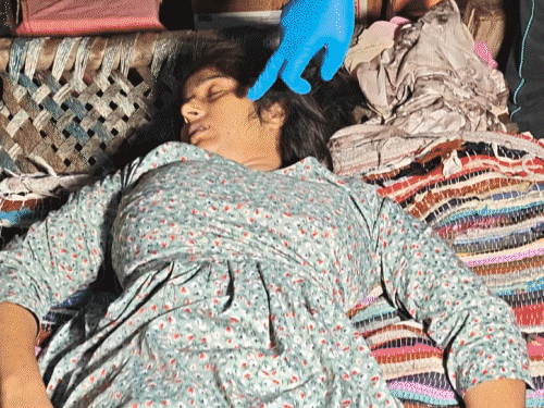 सहारनपुर में महिला पंचायत सहायक की गला दबाकर हत्या:उम्र- 27 साल, कमरे में बेड पर मिली लाश, भाई जगाने पहुंचा तो पता चला