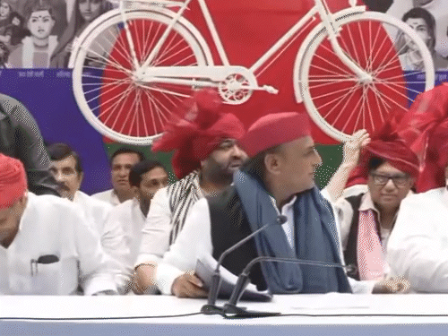 अखिलेश बोले- हम SIR या SSR के विरोध में नहीं:भाजपा की साजिश के विरोध में हूं; 100 सीटों की गड़बड़ियों का डेटा चुनाव आयोग को सौंपा