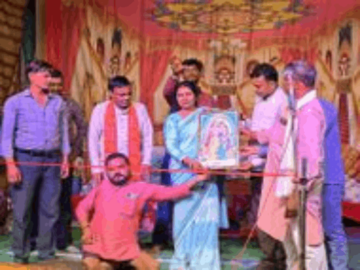पूर्व IAS दिव्या मित्तल लहुरियादह गांव जाएंगी:मिर्जापुर के इसी गांव में पानी पहुंचाया था, पार्टी बनाने के बाद पहला दौरा