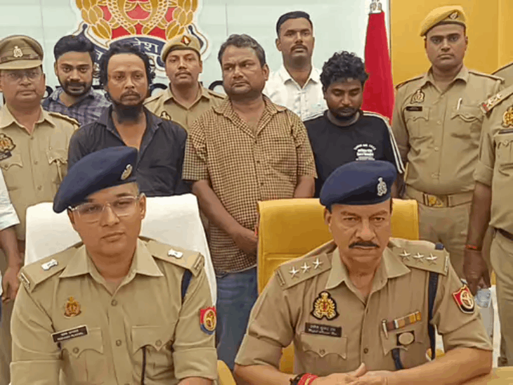 सोनभद्र में 118 किलो गांजा पकड़ा गया:ओडिशा से मीरजापुर लेकर जा रहे तीन तस्कर गिरफ्तार, 95 लाख का माल बरामद