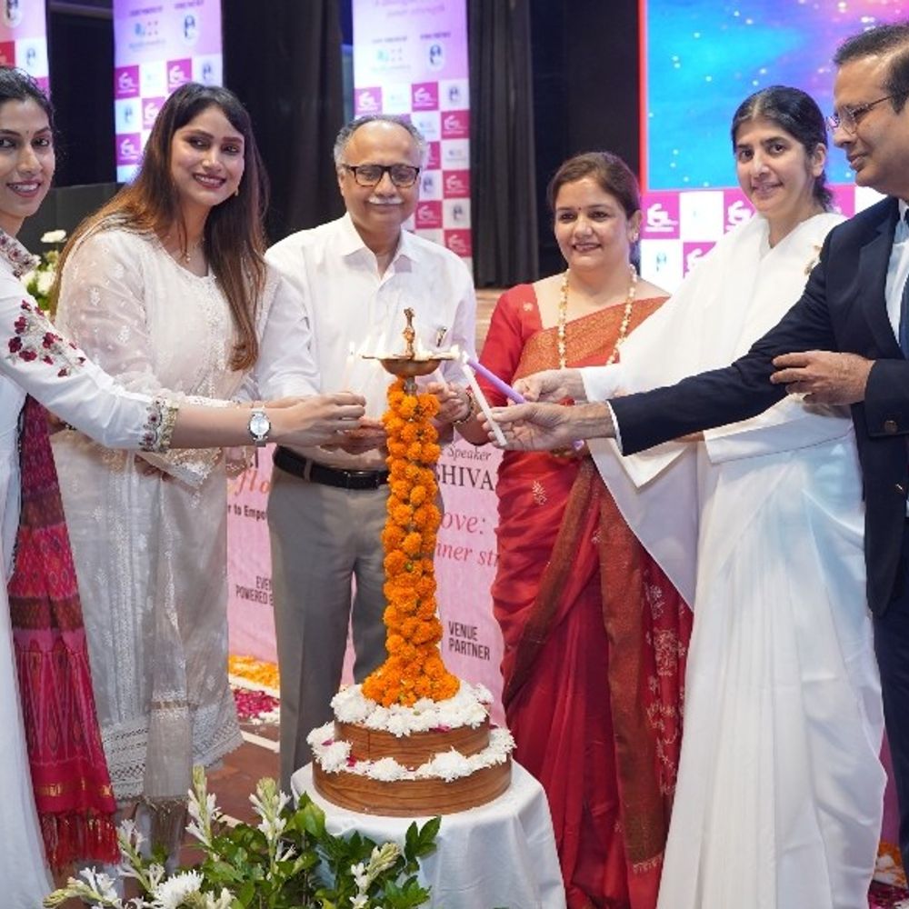 ‘राइज अबव: ए डायलॉग ऑन इनर स्ट्रेंथ’ कार्यक्रम:बीके शिवानी बोलीं- आत्मचिंतन और सकारात्मक सोच से सुधरेगा जीवन