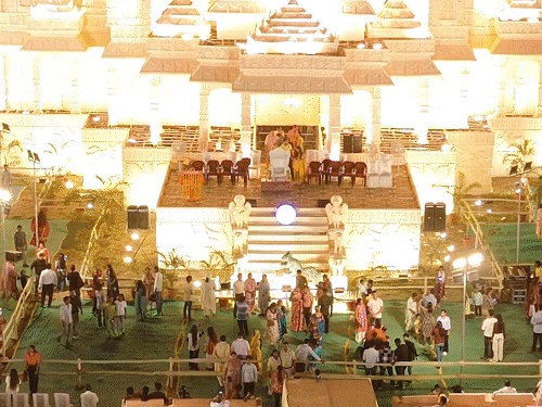 लखनऊ में राम मंदिर जैसे दुर्गा पंडाल का ड्रोन-VIDEO:20 हजार बांस-बल्ली लगे, 2 लाख स्क्वायर फीट जमीन पर बना राज्य का सबसे बड़ा पंडाल
