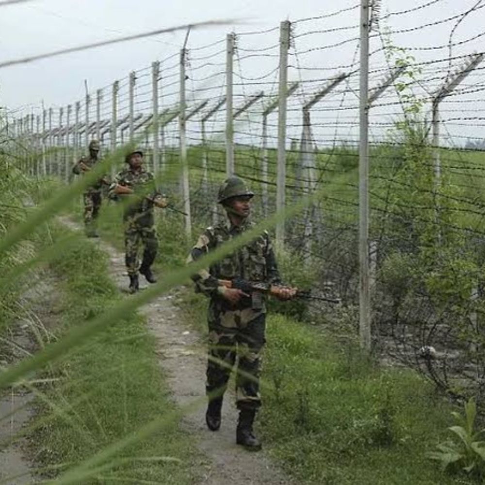 कश्मीर के कुपवाड़ा में 2 आतंकी मारे गए:LoC के पास सुबह साढ़े 3 बजे शुरू हुई मुठभेड़; केरन सेक्टर में सुरक्षाबलों का सर्च जारी