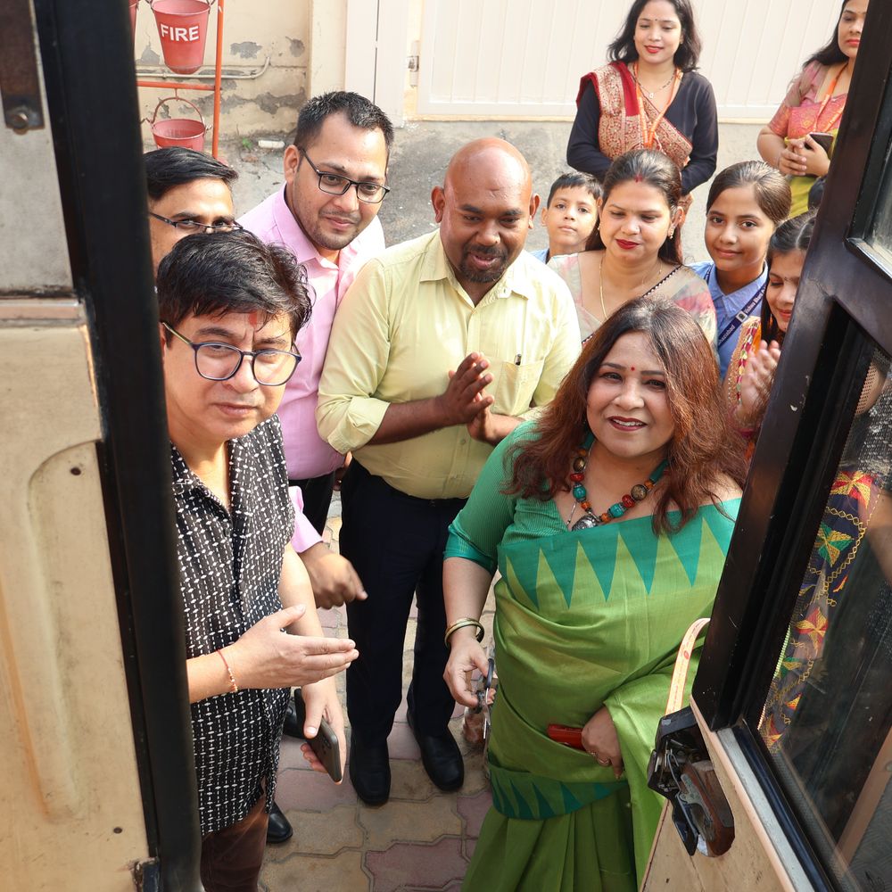 गाजियाबाद में अभिभावक-शिक्षक बैठक:स्कूल में पुस्तक प्रदर्शनी, बच्चों को बताया नियमित पढ़ने का महत्व
