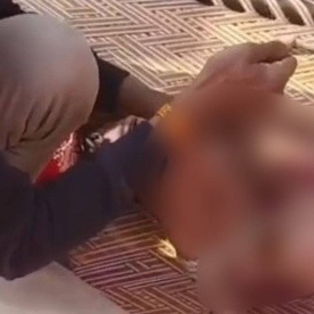 5 साल की मासूम को रस्सी से बांधकर पीटा, VIDEO:खेत में जाने से नाराज होकर की खाट से बांधकर की पिटाई, केस दर्ज