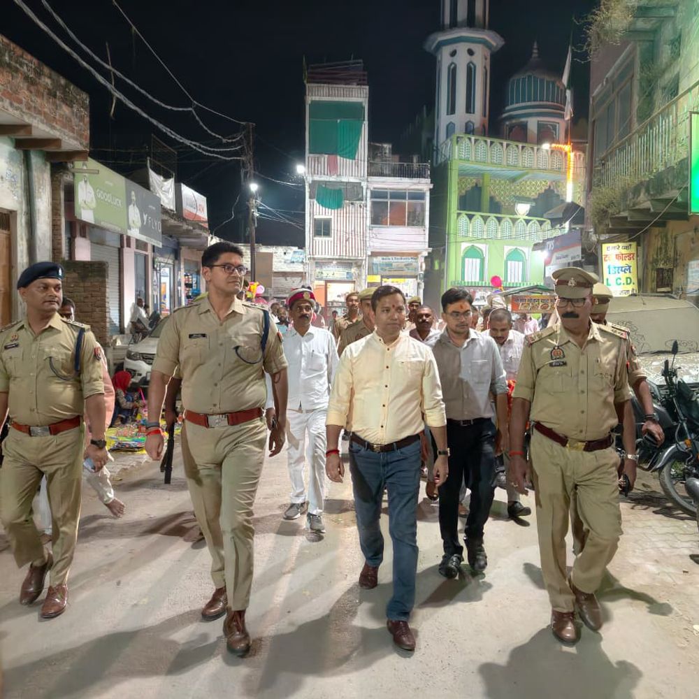 डीएम-एसपी ने दुर्गा पूजा पंडालों का निरीक्षण किया:श्रद्धालुओं की सुरक्षा, भीड़ नियंत्रण और यातायात व्यवस्था दुरुस्त रखने के निर्देश दिए
