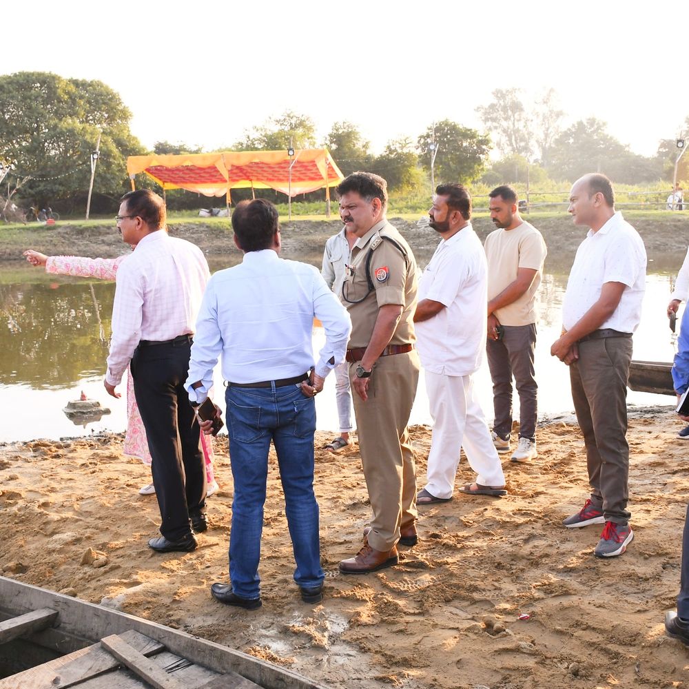 जिलाधिकारी व एसपी ने विसर्जन स्थल का निरीक्षण किया:श्रद्धालुओं की सुविधा और सुरक्षा का विशेष ध्यान रखने के निर्देश दिए