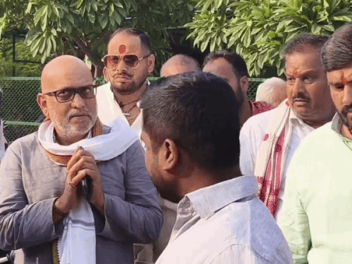 हाथी से घायल महावत का हाल जानने पहुंचे अजय राय:बोले-BHU ट्रामा सेंटर में नहीं हो रही मरीजों की ठीक से देखभाल,एयर शो कार्यक्रम पर भी कसा तंज
