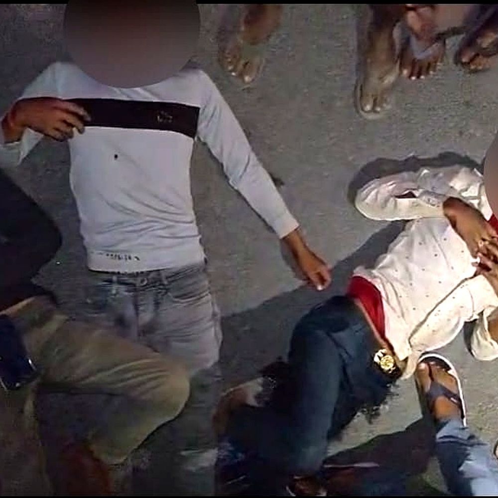 डग्गामार बस की टक्कर में बीए छात्र समेत 3 घायल:सांडी से दिल्ली जा रही बस, चालक फरार; दिल्ली जा रहे 55 यात्री भी फंसे