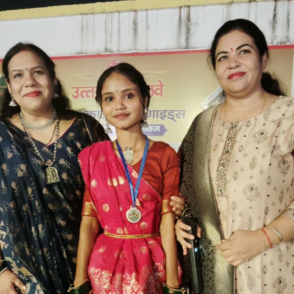 सूबेदारगंज में NCR स्काउट्स-गाइड्स ने डांडिया नाइट्स का आयोजन किया:बच्चे और अभिभावक डांडिया की धुन पर थिरके