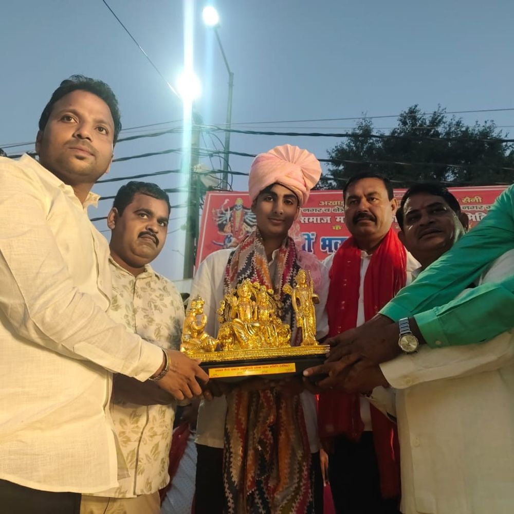 गुलावठी में महाकाली की शोभायात्रा निकली:मां के जयकारों से गुंजायमान हुआ क्षेत्र, मनमोहक झांकियां देखने उमड़ा जनसैलाब