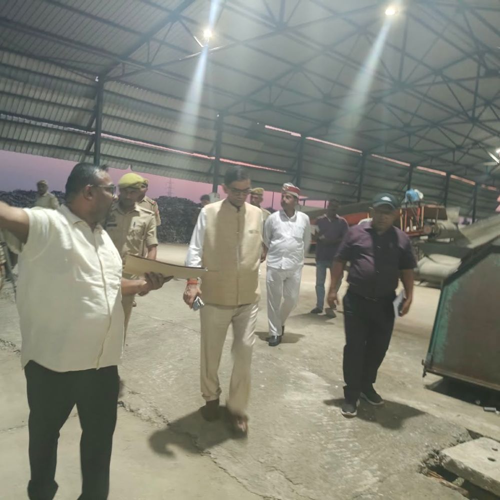 ठोस अपशिष्ट प्रबंधन संयंत्र का डीएम ने किया निरीक्षण:बलिया में व्यवस्थाओं को प्रभावी बनाने और सुधार के दिए निर्देश