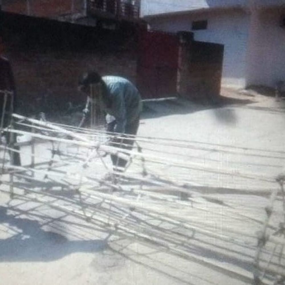 बांदा में महंगाई के कारण रावण के पुतले छोटे हुए:पहले 50-60 फीट के बनते थे, अब बजट के हिसाब से तय हो रही ऊंचाई