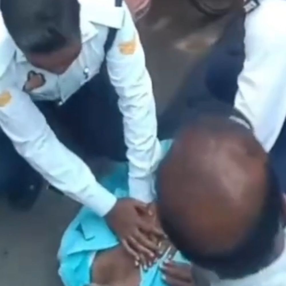 कानपुर में बुजुर्ग को ट्रैफिक पुलिस ने CPR देकर बचाया:सीने में तेज दर्द उठा, बेसुध होकर सड़क पर गिर पड़े थे