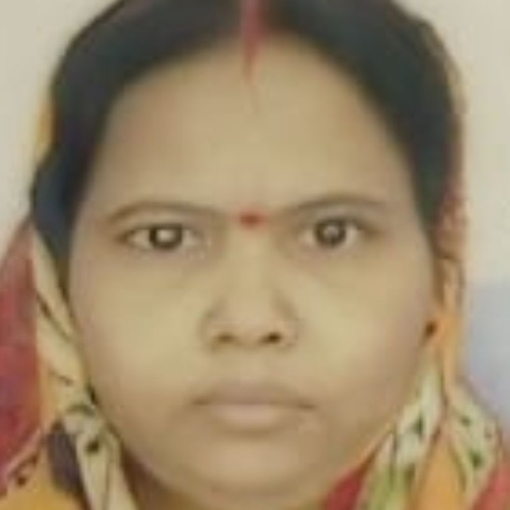 एक्सप्रेसवे पर डिवाइडर से टकराकर पलटी कार, 2 की मौत:दो महिलाएं गंभीर घायल, झपकी आने से हादसा; अंबेडकर नगर जा रहा था परिवार