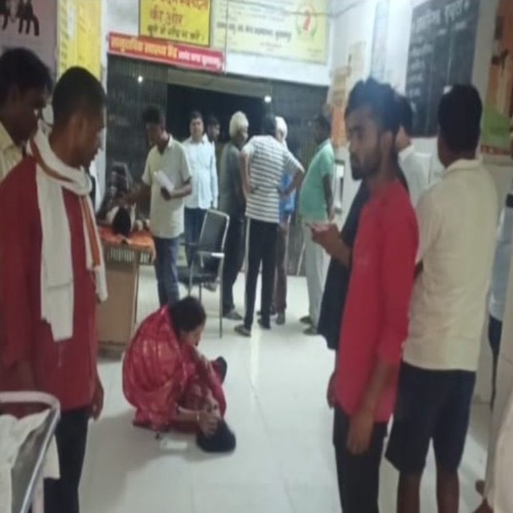 बुलेट की टक्कर से 6 साल के मासूम की मौत:सुल्तानपुर में दुर्गा पूजा पंडाल के पास प्रसाद लेने खड़ा था बच्चा, बुलेट सवार फरार