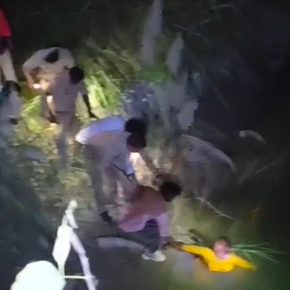 प्रतापगढ़ में नहर में कूदी युवती को पुलिस ने बचाया:चेकिंग के दौरान छलांग, परिजनों पर प्रताड़ित करने का आरोप लगाया