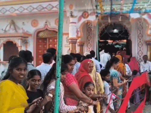 शक्तिपीठों में दुर्गाष्टमी-महानवमी पर उमड़ी भक्तों की भीड़:माता के दर्शनों को लगी लंबी कतारें, आशापुरा धाम में हुआ विशेष श्रृंगार