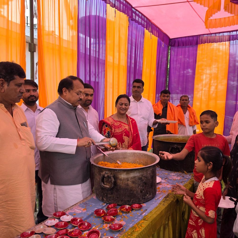 बिहारेश्वर महादेव मंदिर में भंडारा आयोजित:सजेती परिसर उमड़ी भक्तों की भीड़, भोलेनाथ का पूजन कर मांगा आशीर्वाद