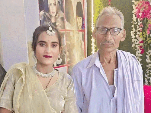 रीना और रामसुघर की लव स्टोरी निकली झूठी:80 साल के बुजुर्ग बोले- कोई प्यार नहीं, फेमस और व्यूज के लिए किया गया; दोनों में है 45 साल का अंतर