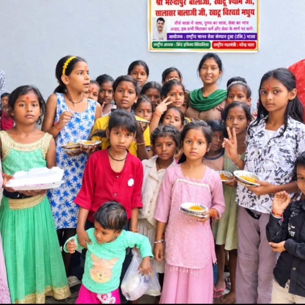 बरेली के ललिता माई मंदिर में कन्या पूजन:नेकपुर परिसर बांटा गया प्रसाद, महिला सुरक्षा सशक्तिकरण का संदेश दिया