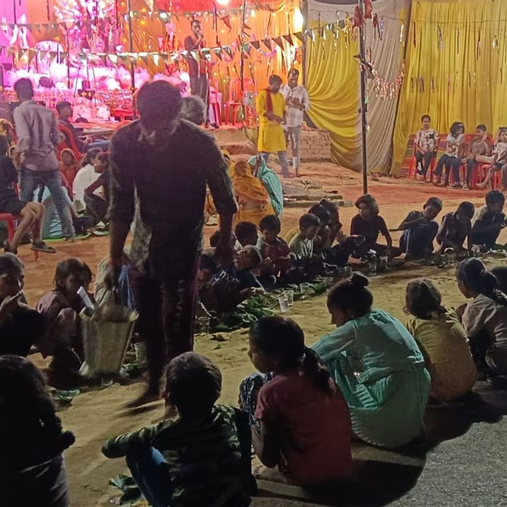 अयोध्या में नवमी पर 1000 भंडारे:3000 पंडालों में गूंजे जयकारे, मां सिद्धिदात्री की पूजा के बाद प्रसाद बंटा