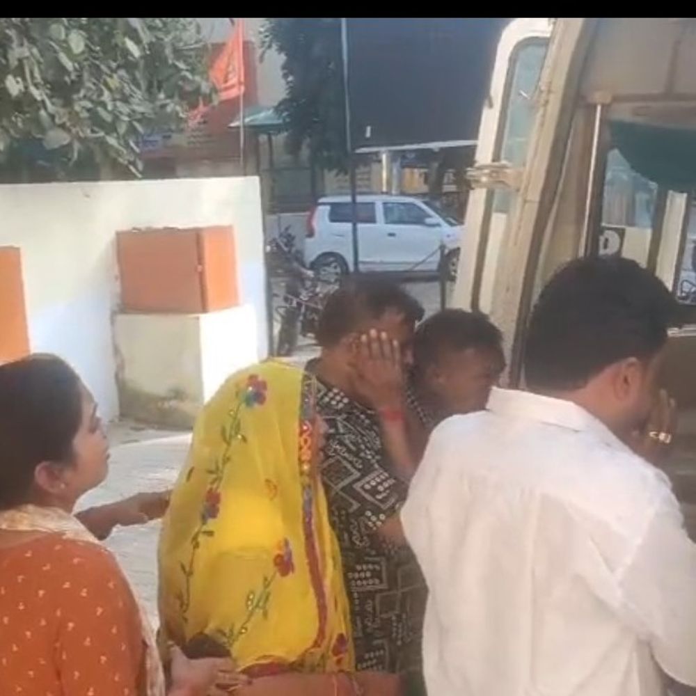 उन्नाव में बाइक से गिरकर महिला की मौत:चलती बाइक से गिरकर हादसा, इलाज के दौरान तोड़ा दम; बिठूर से दर्शन कर घर लौट रही थी