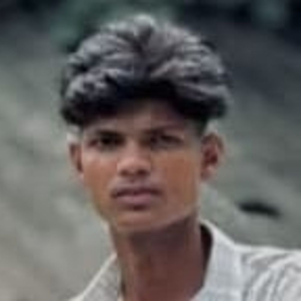 हाईटेंशन की चपेट में आने से झुलसे मिस्त्री की मौत:देवरिया में साथी की हालत नाजुक, ग्रिल लगाते समय हुआ हादसा