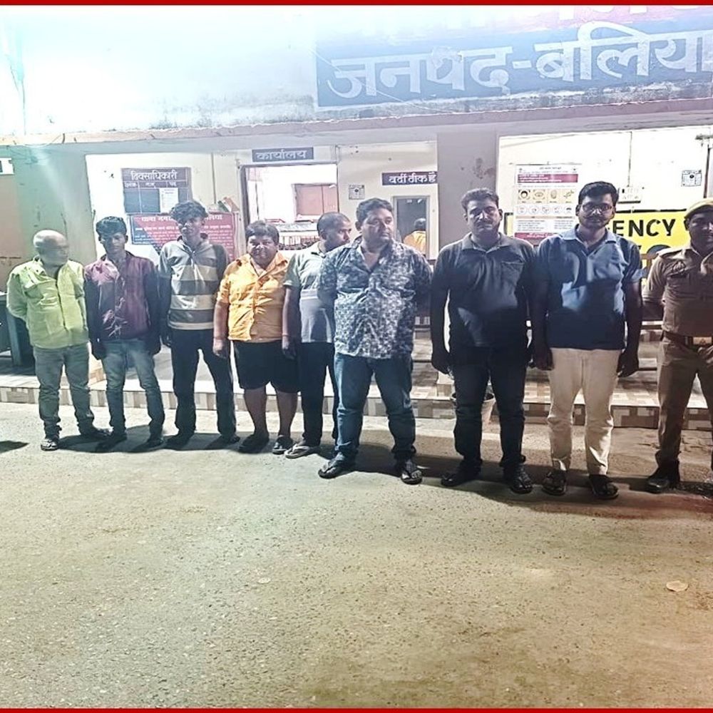 बलिया में मुर्गी फार्म के पास जुआ खेलते 9 गिरफ्तार:जुआ फड़ से 3 ताश की गड्डी, 1.63 लाख और तलाशी में 55,500 रुपए मिले