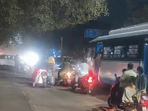 दशहरा पर्व को लेकर गाजियाबाद में ट्रैफिक डायवर्जन:गंगनहर पर भारी वाहन 21 अक्टूबर तक प्रतिबंधित, शहर में भी वाहन लेकर संभलकर जाएं