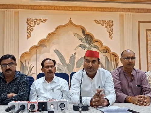 एमएलसी चुनाव से पहले सपा ने उठाए ईवीएम पर सवाल:त्रिभुवन दत्त बोले– निष्पक्ष चुनाव में सपा प्रत्याशी की होगी जीत