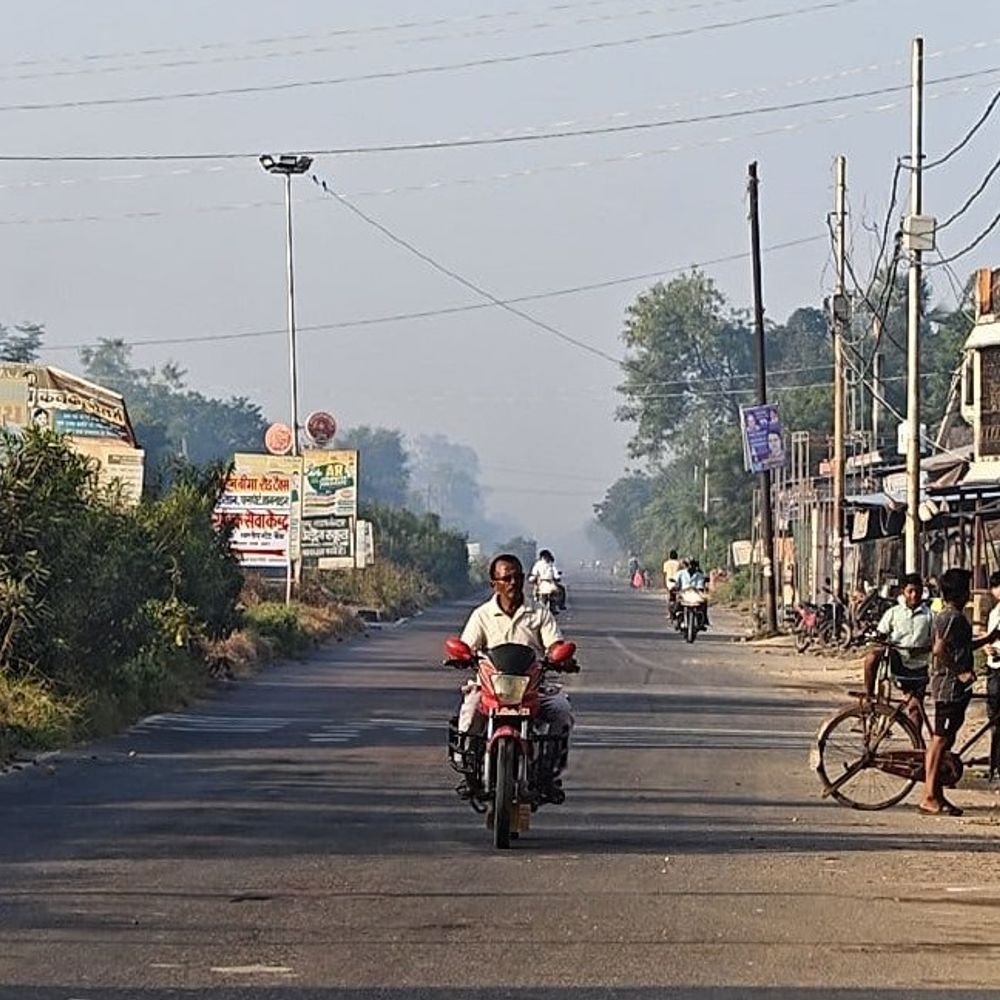 आजमगढ़ में लगातार गिर रहा है तापमान:मंगलवार को भी निकली है बादलों वाली धूप, रात के तापमान में हो रही गिरावट