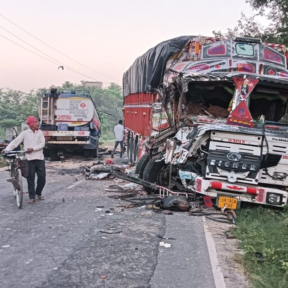 कन्नौज में ट्रक-टैंकर की टक्कर, 2 की मौत:ट्रक में सवार दो लोगों की जान गई, दोनों गाड़ियों के दो हेल्पर घायल