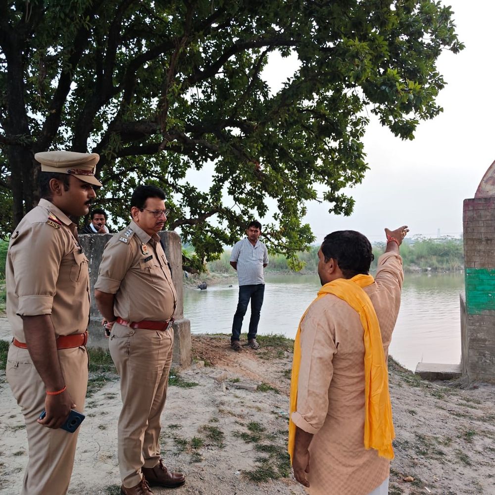 कौशाम्बी में 1150 दुर्गा प्रतिमाओं का विसर्जन:श्रद्धालुओं को गहरे पानी में जाने से रोकने के निर्देश, पुलिस अलर्ट