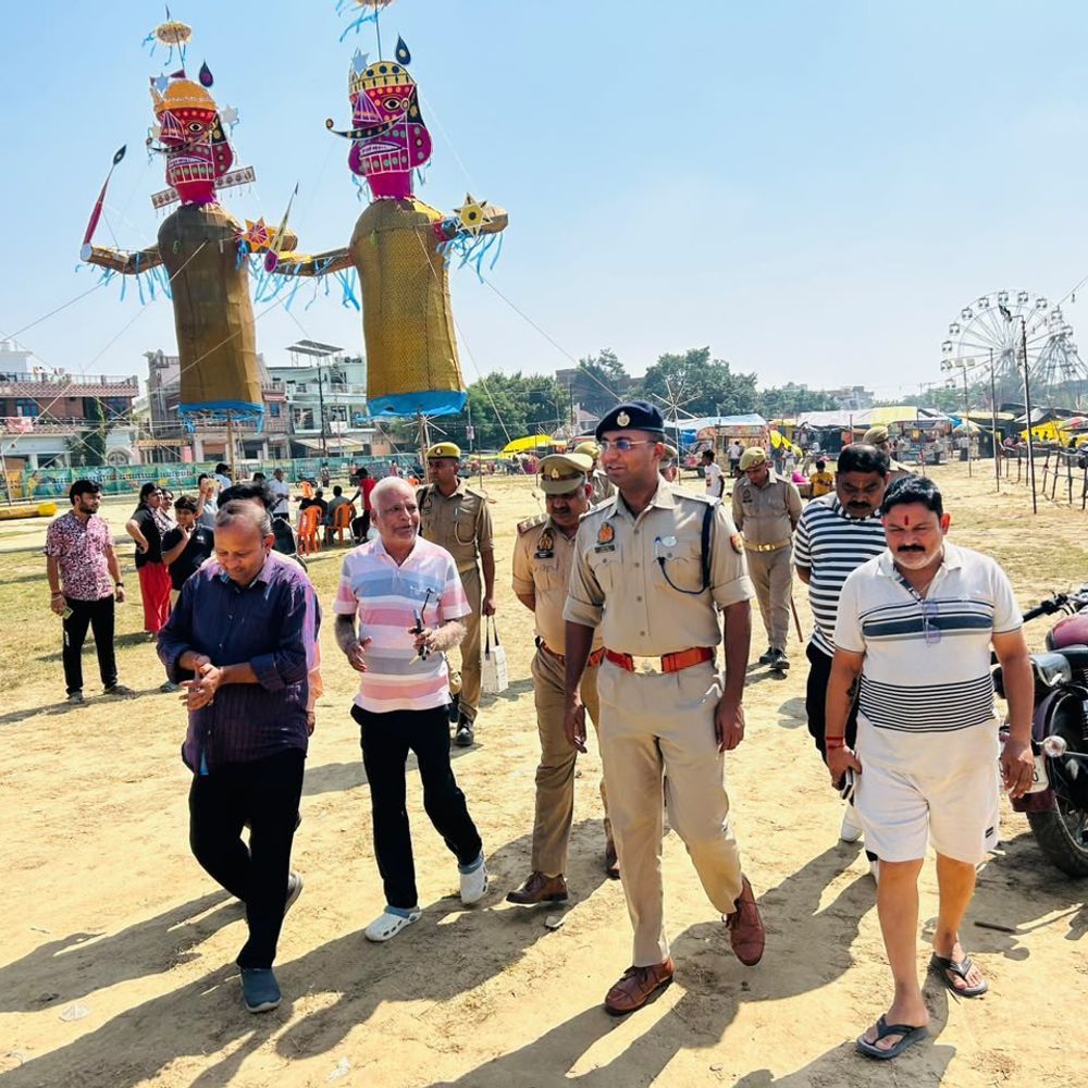रावण दहन स्थलों पर सुरक्षा इंतजामों की परखी हकीकत:एसपी सिटी चिराग जैन हार्टमैन स्कूल और अशरफ खां छावनी पहुंचे, पुलिसकर्मियों को दिए निर्देश