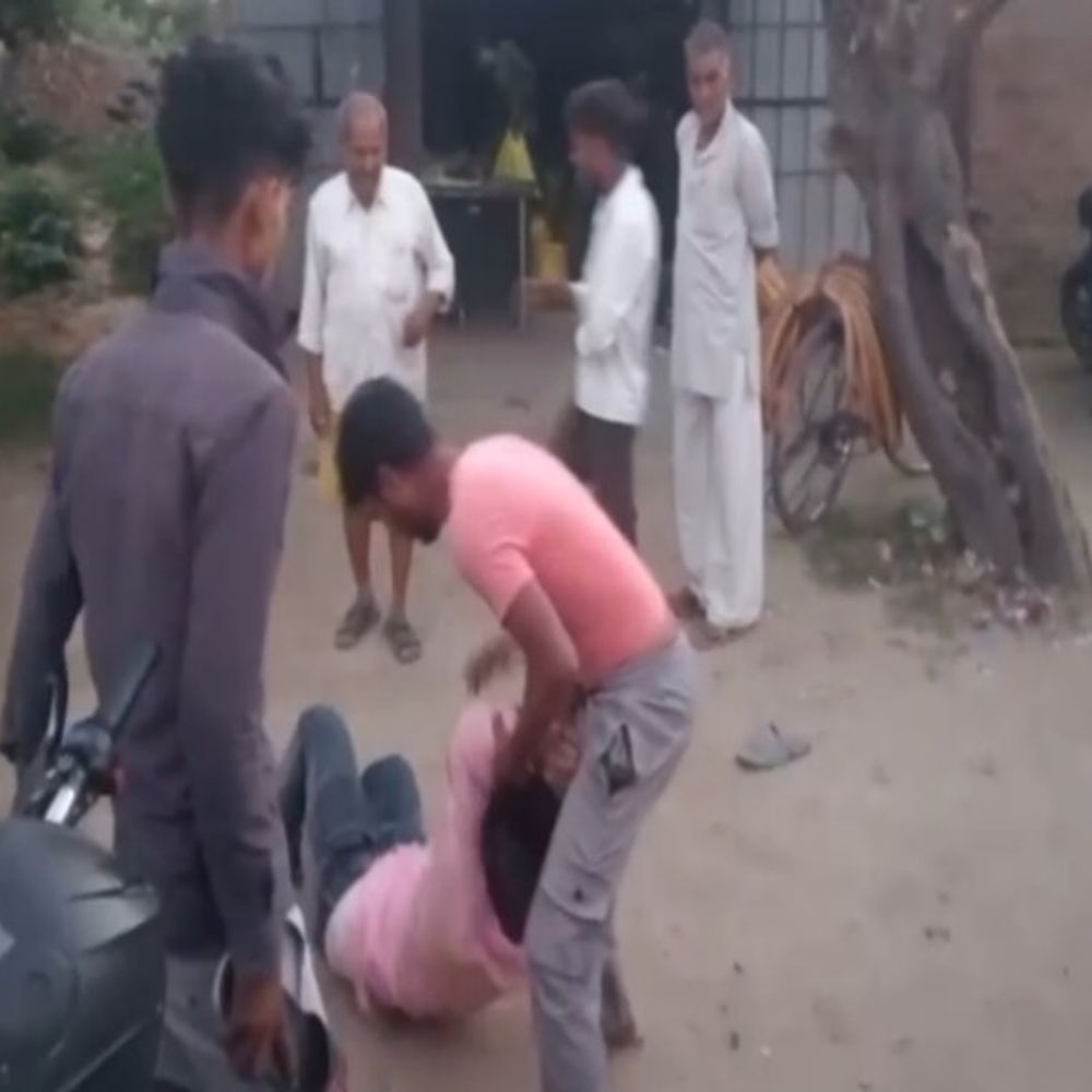 शाहजहांपुर में शराब के नशे में दो पक्षों में मारपीट:युवकों ने एक-दूसरे को जमीन पर गिराकर पीटा, 3 घायल