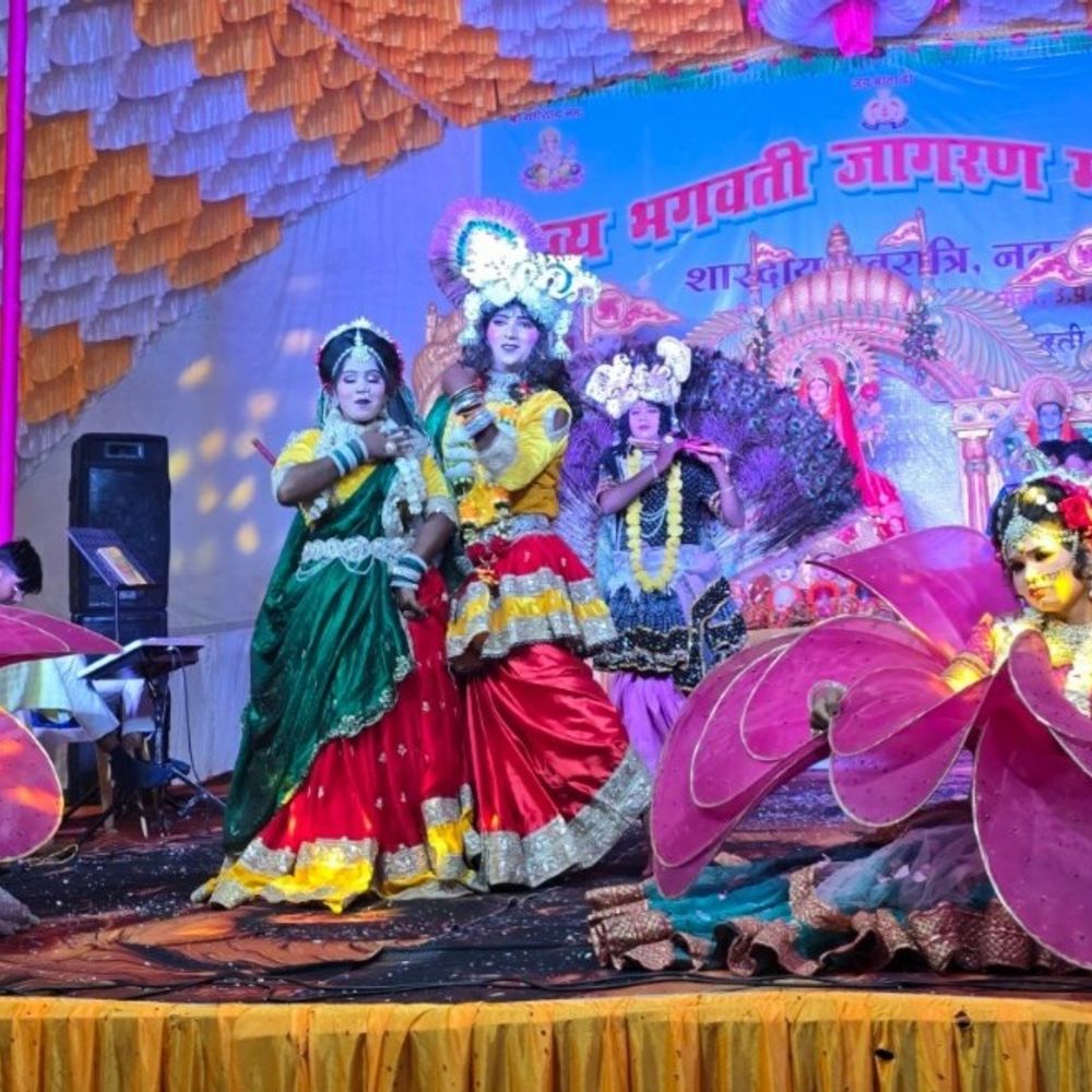 अमेठी पुलिस लाइन में तीन दिवसीय दुर्गा पूजा संपन्न:डीएम और एसपी ने की मां दुर्गा की पूजा-अर्चना, आतिशबाजी के साथ हुआ समापन