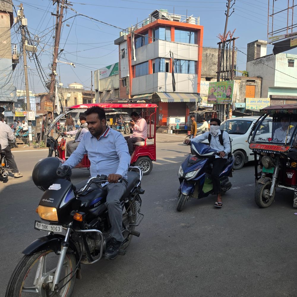 संभल में तापमान गिरने के साथ मौसम में बढ़ी ठंडक:AQI 174 दर्ज; मौसम बदलने से अस्पतालों में बढ़े मरीज, डॉक्टरों ने दी सलाह