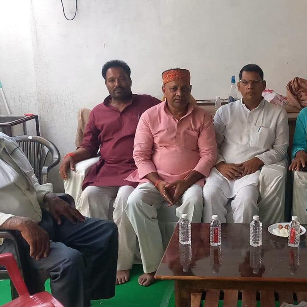 शिक्षकों के अधिकारों का मुद्दा:शिक्षकों के बीच पहुंची टीम, मतदान करने की अपील की