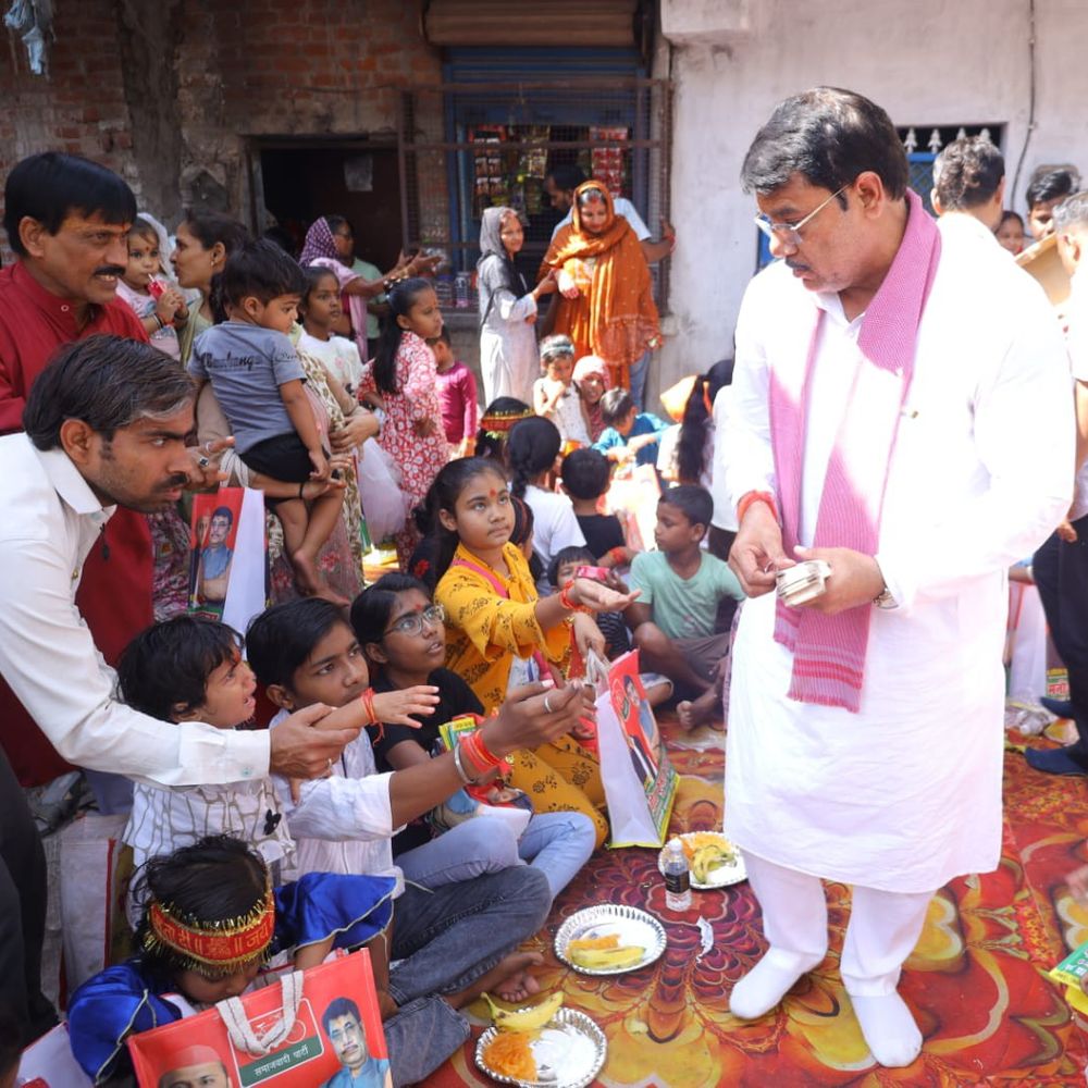 शिवधाम मंदिर में 351 कन्याओं का पूजन:विधि-विधान से कराया गया कन्या भोज, पूर्व प्रत्याशी मनोज शुक्ला भी रहे मौजूद